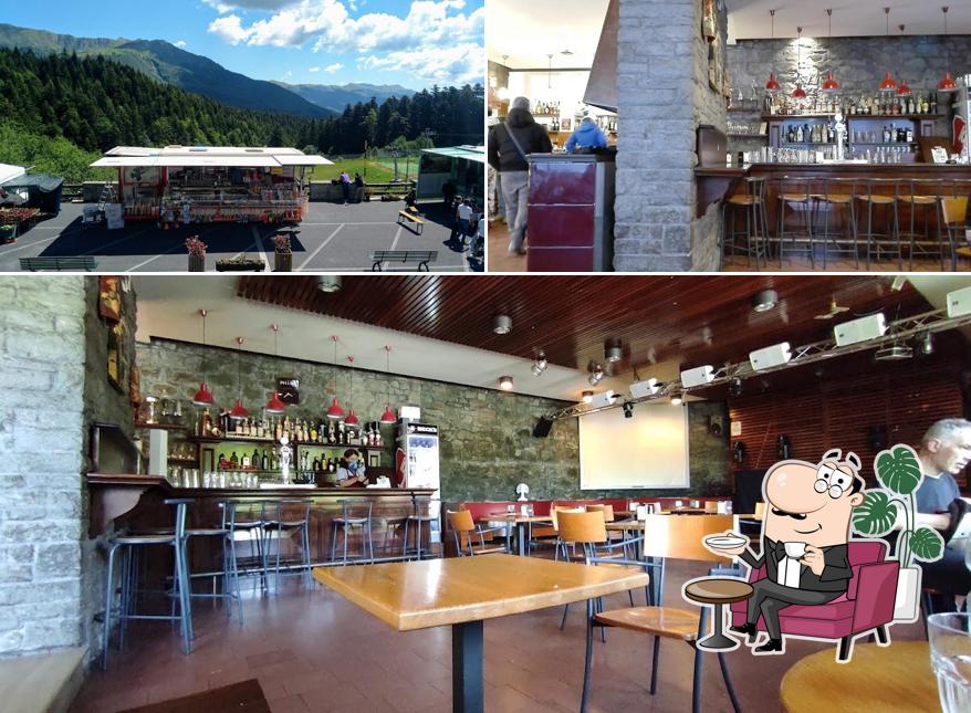 Siediti a un tavolo di Bar Lupo Bianco