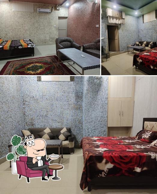 The photo of interior and food at Hotel Moon Q3 Food Talwara