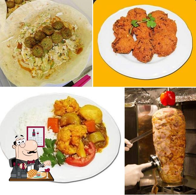 Ordina i piatti di carne a Istanbul kebab