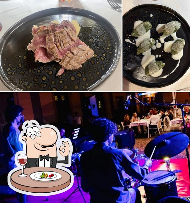 Tra le diverse cose da Osteria a le Due Spade si possono trovare la cibo e interni