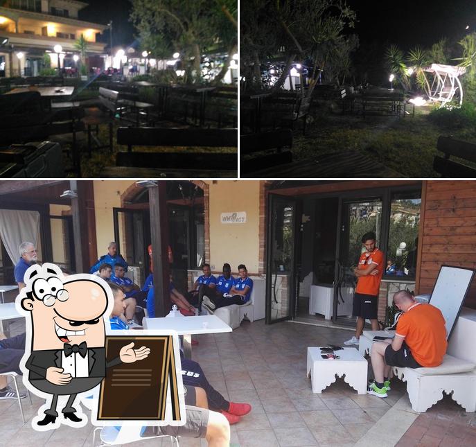 Guarda gli esterni di Why Not Pizzeria Ristorante Pub