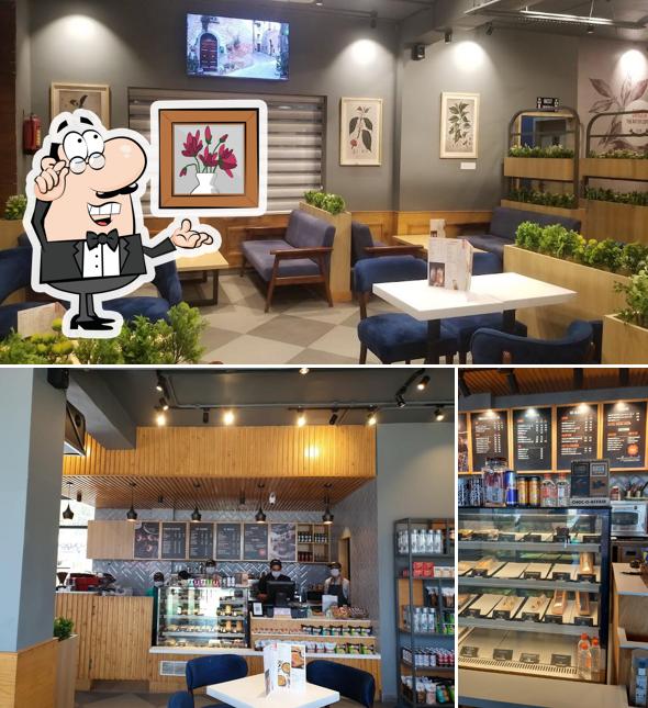 The interior of Barista (CAFE 33)