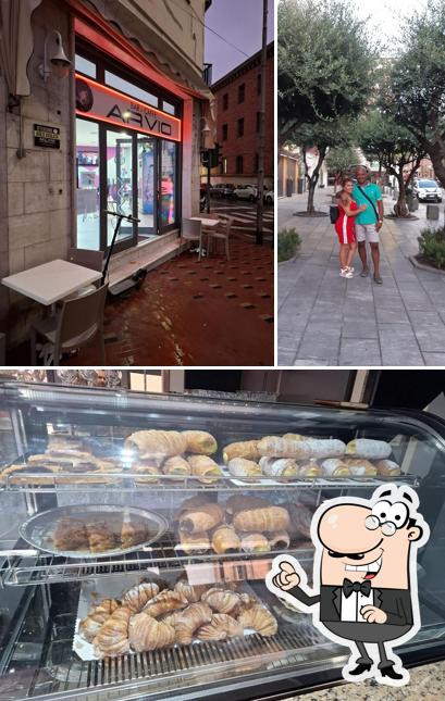 Guarda la immagine che mostra la esterno e cibo di BAR Caffè Arvio
