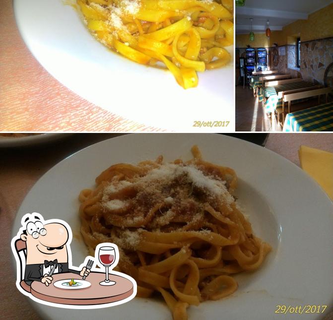 Guarda la immagine che mostra la cibo e interni di Pizzeria da Cristian