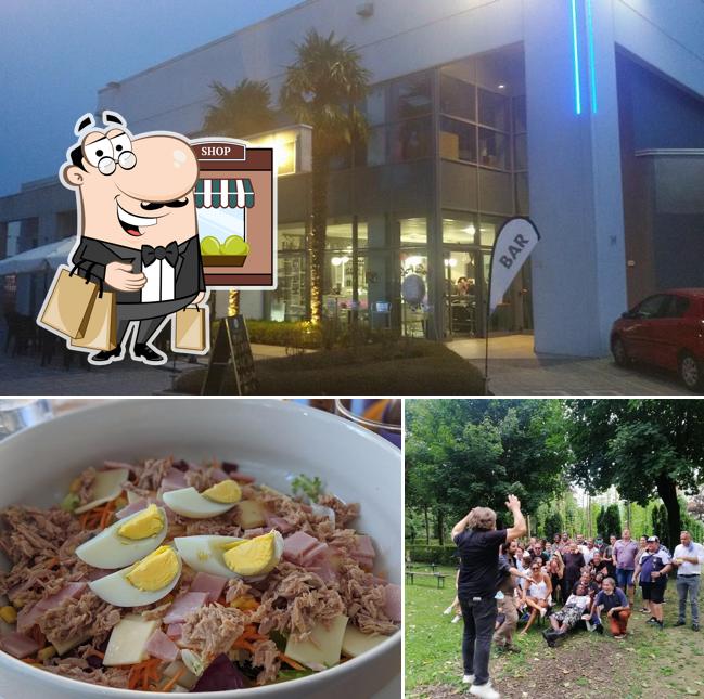 Tra le varie cose da Mada Café si possono trovare la esterno e cibo