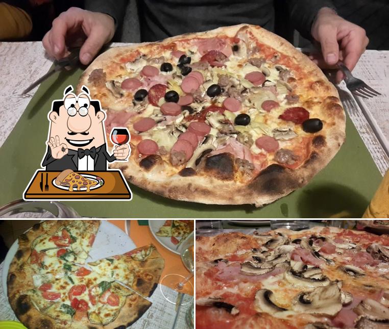 Prenditi una pizza a Ristorante Pizzeria La Bona Osteria