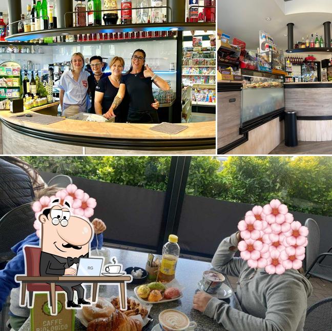 La immagine della interni e cibo di Caffè Cavour