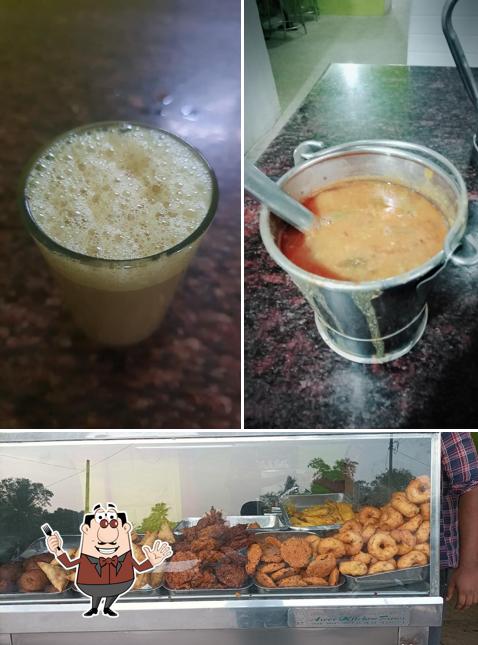 Food at Dosa Kada (തമിഴരുടെ ദോശ്കകട)