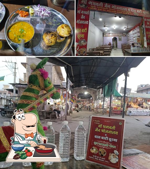 Chicken curry at MAA Bhagwati Jain Bhojnalaya