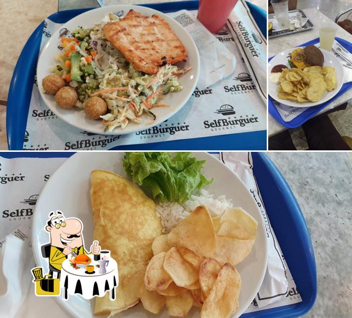 Comida em Self Burguer