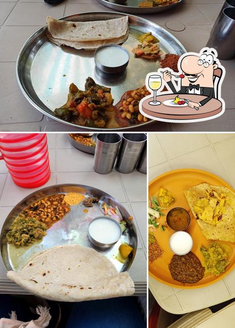 Meals at Sri Veerabhadreshwar lingayat khanavali