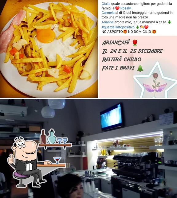 Dai un'occhiata agli interni di Arian Cafè