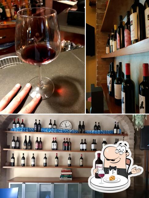 È gradevole prendersi un bicchiere di vino a Lullaby Bar