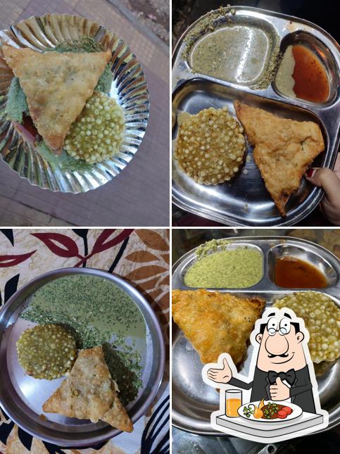 Food at Kedari's Hot Samosa & Sabudani Vada