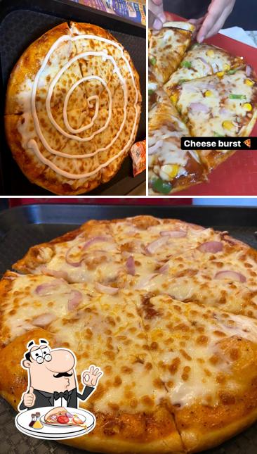 Pick pizza at The Mojo Cafe