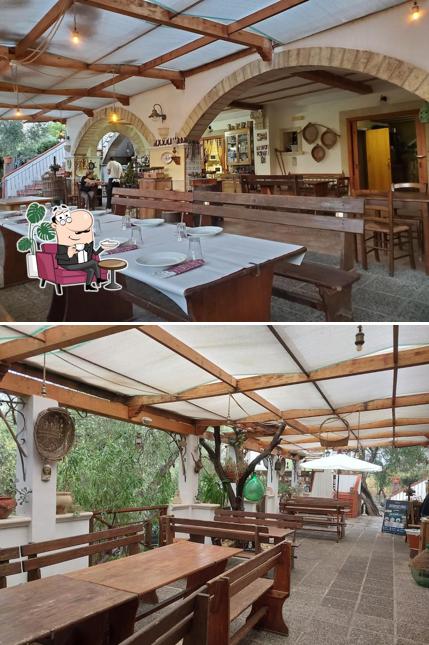 Siediti a un tavolo di De Simio