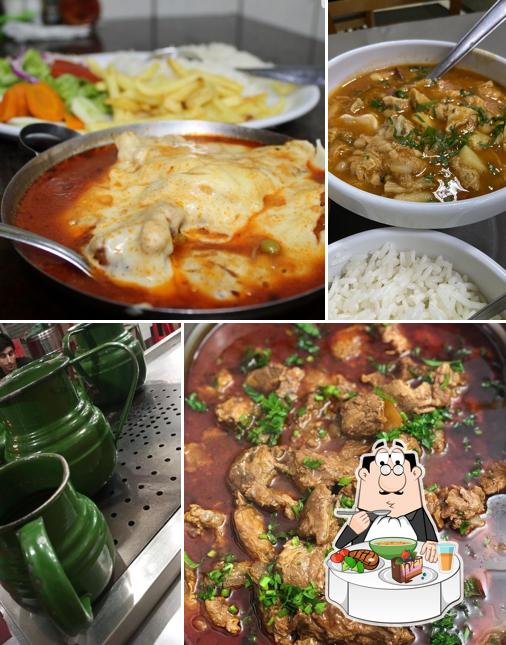 Sopa quente e azeda picante chinesa em Ernesto's Restaurante