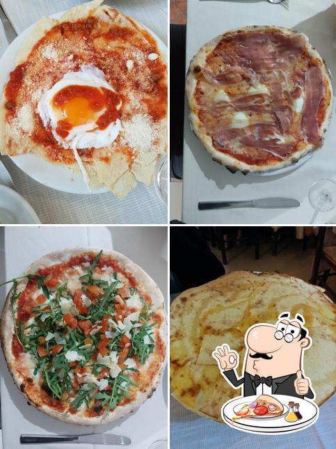 Scegli una pizza a Coop Turistica Enis