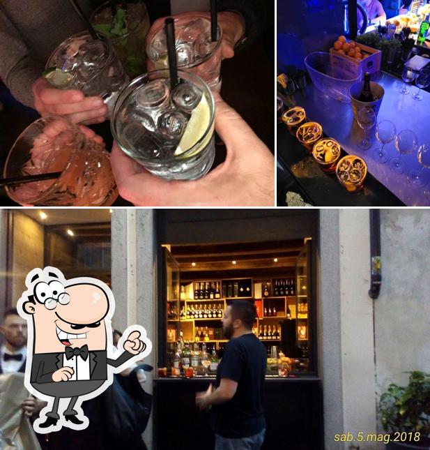 Dai un'occhiata agli interni di Room Food & Drink