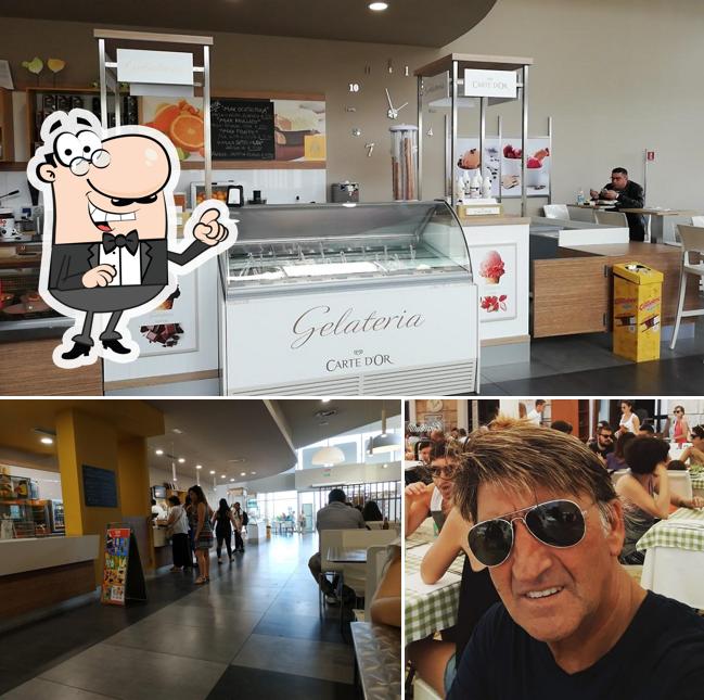 Siediti a un tavolo di Max Café