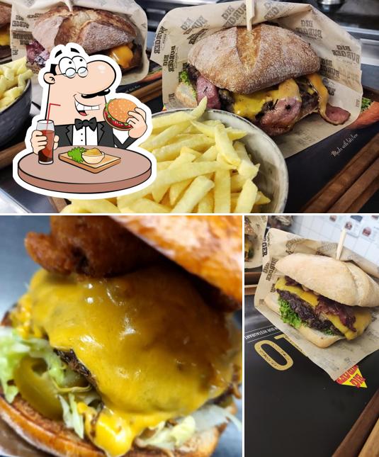 Gustati uno dei tipi di hamburger disponibili a Big Burger Küsnacht