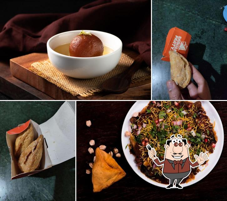 Meals at Samosa Party Laxmi Nagar