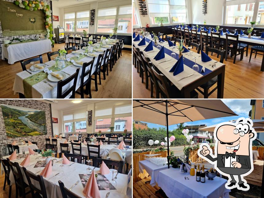 Siediti a un tavolo di Restaurant Grillhaus