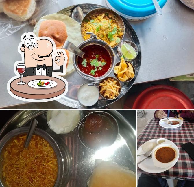 Jhakas Vada Pav Special Misal
