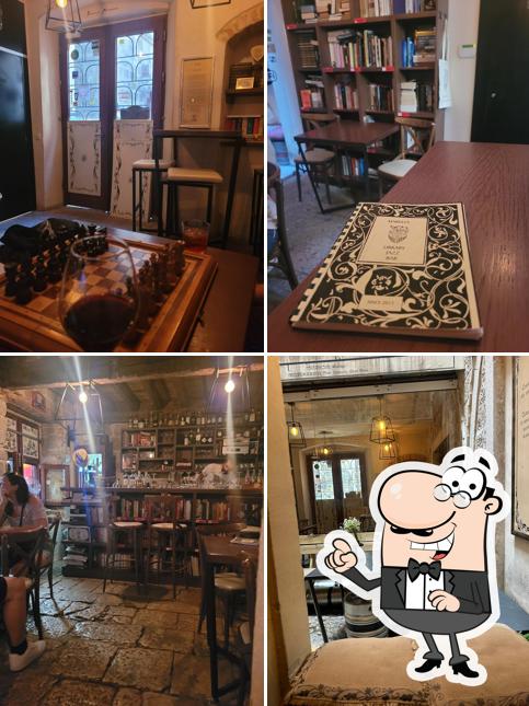 Siediti a un tavolo di Marvlvs Library Jazz Bar