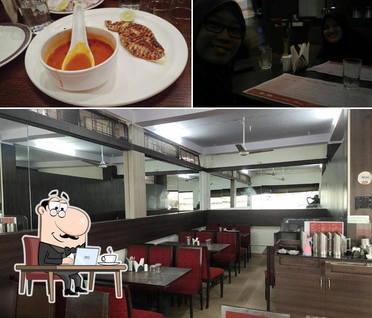 The interior of Niyaaz Restaurant (Azam Nagar Branch)