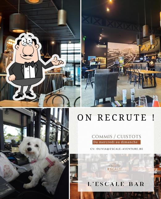 Installez-vous à l'une des tables de L'Escale Bar