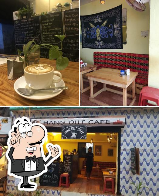 The image of Hung out Cafe’s interior and beverage