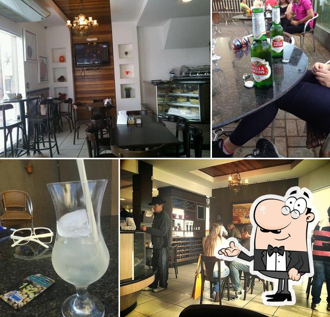 O interior do Café com Pão