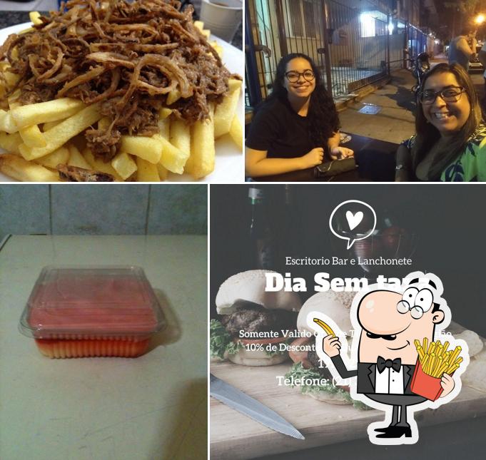 Experimente cbatatas fritas francesas no Escritório Bar
