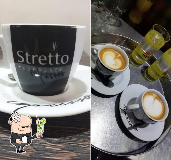 Goditi qualcosa da bere a Cafe Joker