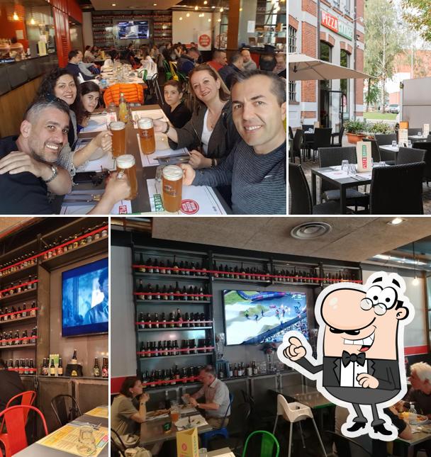 Gli interni di Pizza Garage