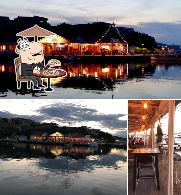 Tra le diverse cose da Ristorante Cafè Della Marina - Music Bar si possono trovare la esterno e interni