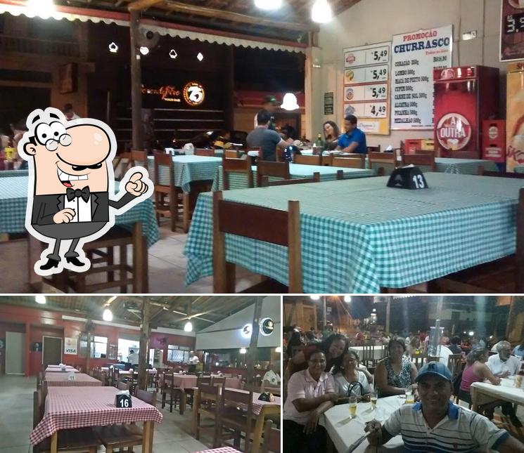 O interior do Degraus Pizzaria