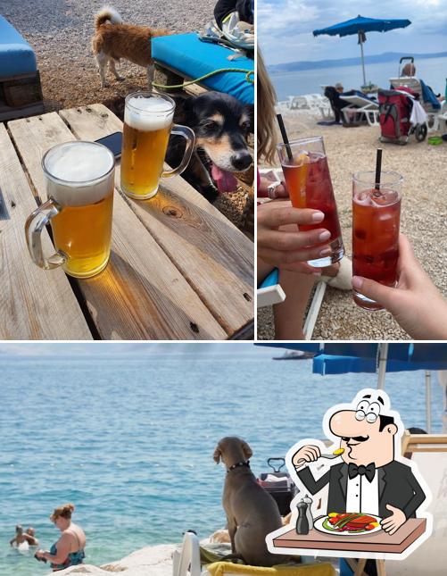 Questa è la immagine che mostra la cibo e interni di Monty's Dog Beach & Bar