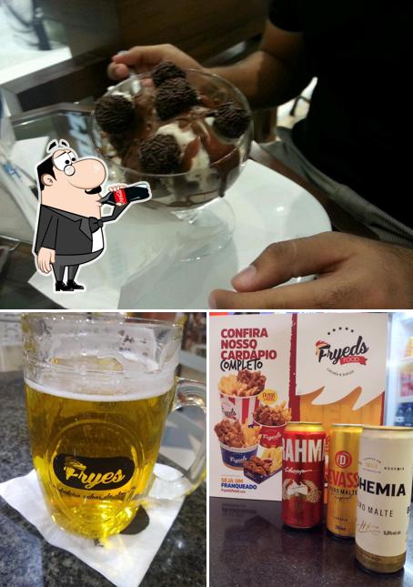 Confira a ilustração apresentando bebida e comida no Fryeds food