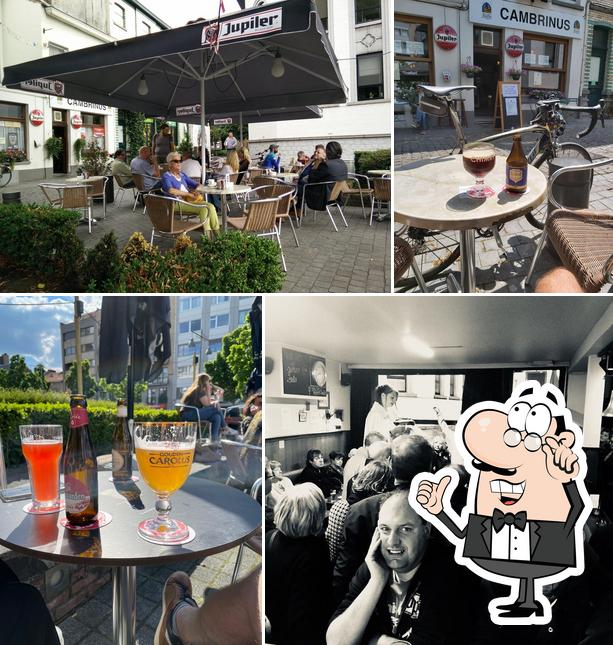 Installez-vous à l'une des tables de Cambrinus