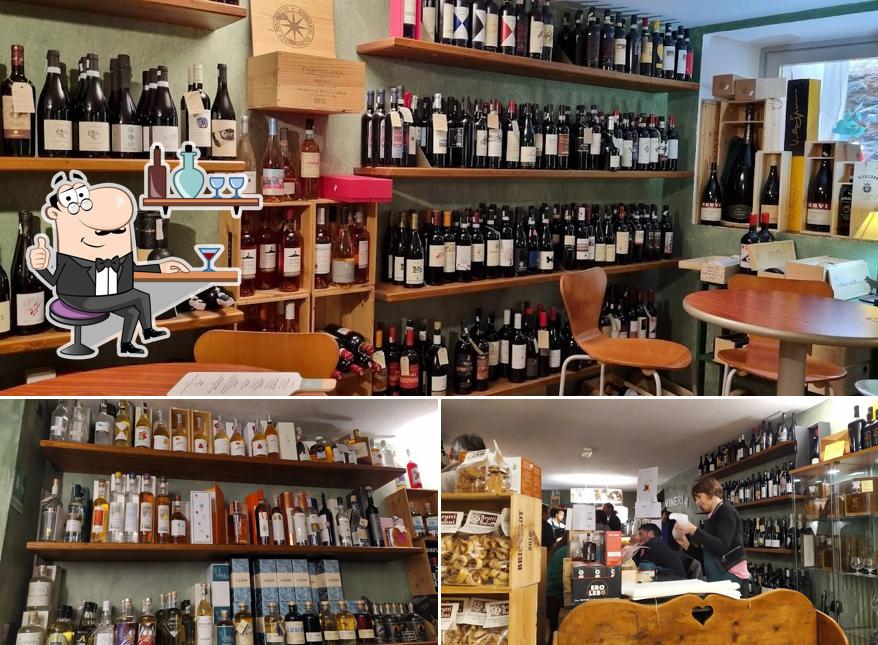 Siediti a un tavolo di Enoteca La Vineria
