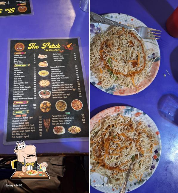 Pad thai at The Petuk Restaurant