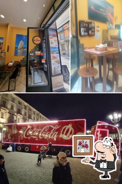 Pizzeria Don Savino Rossini si caratterizza per la interni e esterno