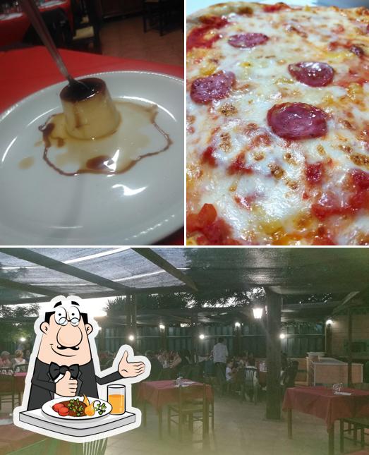 Dai un’occhiata alla foto che raffigura la cibo e tavolo da pranzo di Sa Muxiurida