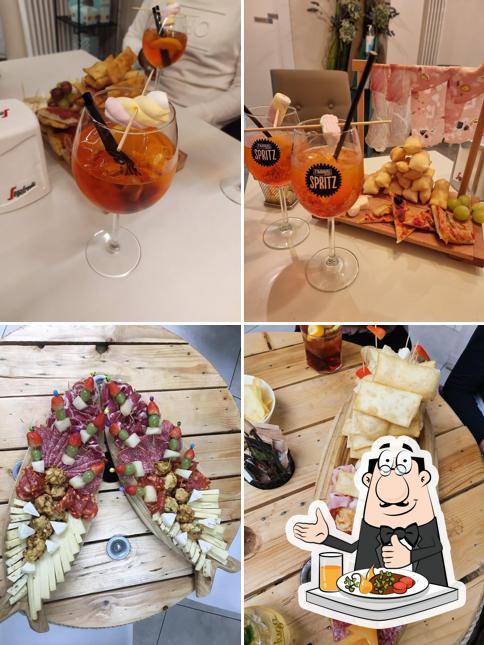 Platti al Bar Caffetteria Alice in Wonderland
