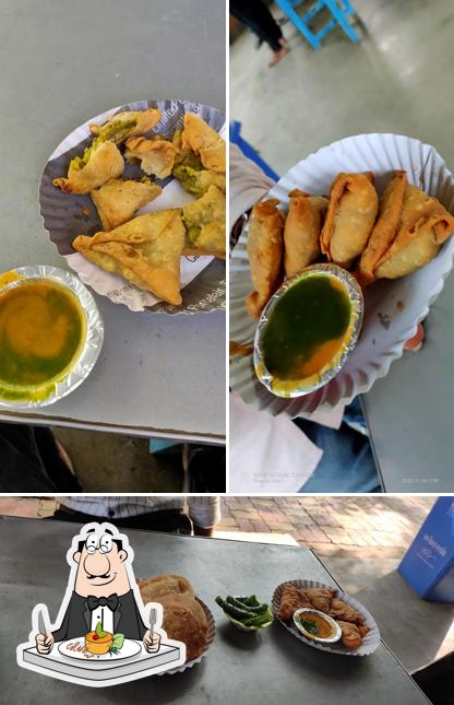 Food at Maharaj Samosa Centre