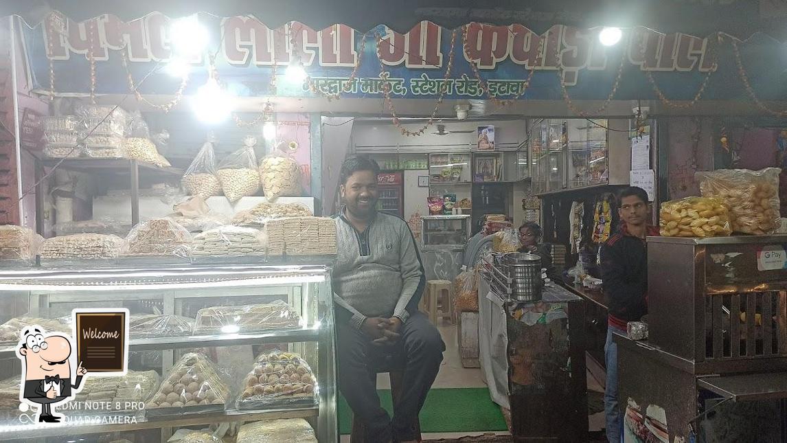 Look at the image of Vimal Lala Ji Kachhori &, Fast Food Corner