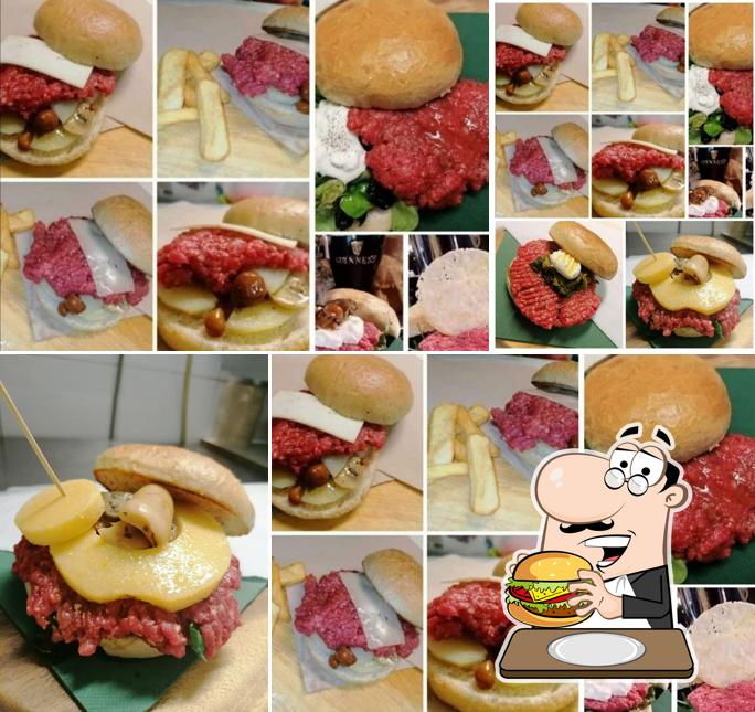 Concediti un bell'hamburger a Pub Tir na nog