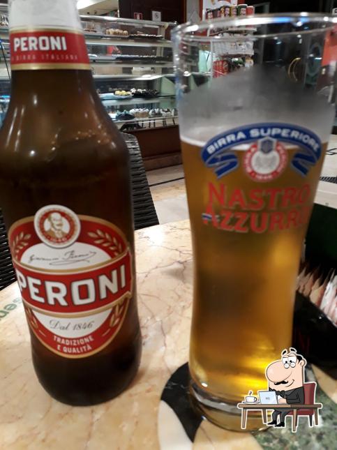 Gli interni di Bar Sport